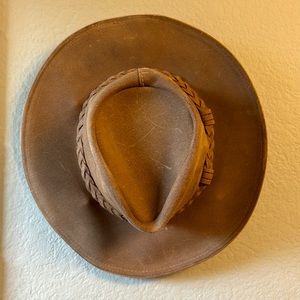 The Outback Hat. 100% Leather. Size M.